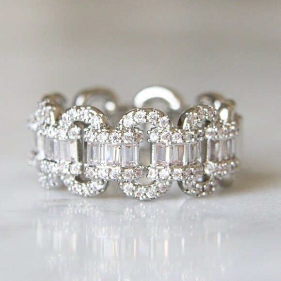 Diamond CZ Cubic Zirconia Interlocking Chain Link Ring, Dainty Ring - Picture 1 of 6